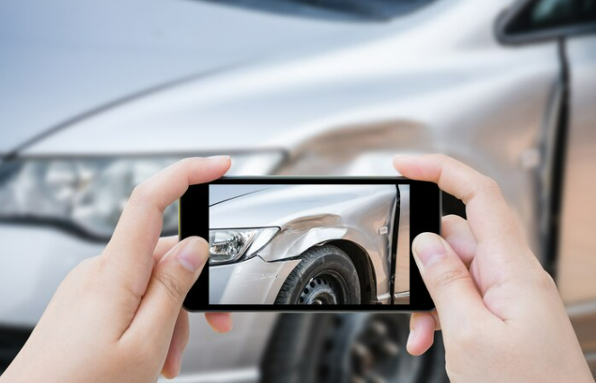 Hands of a lady taking photo over dirts and damage of rental car to dispute the cleaning fee